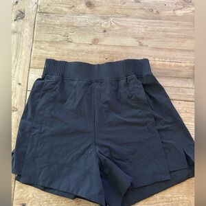 Lululemon High Waisted Woven Short in Black Size XS